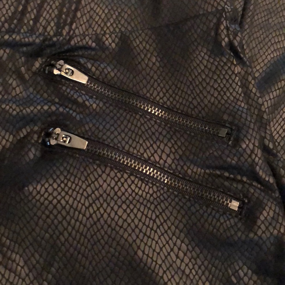 NEW Bebe Black Snakeskin Foiled 4-Zip Leggings - Picture 3 of 5